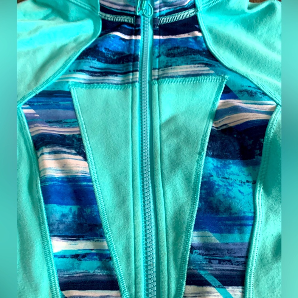 IVIVVA by LULULEMON zip jacket in great shape size 14